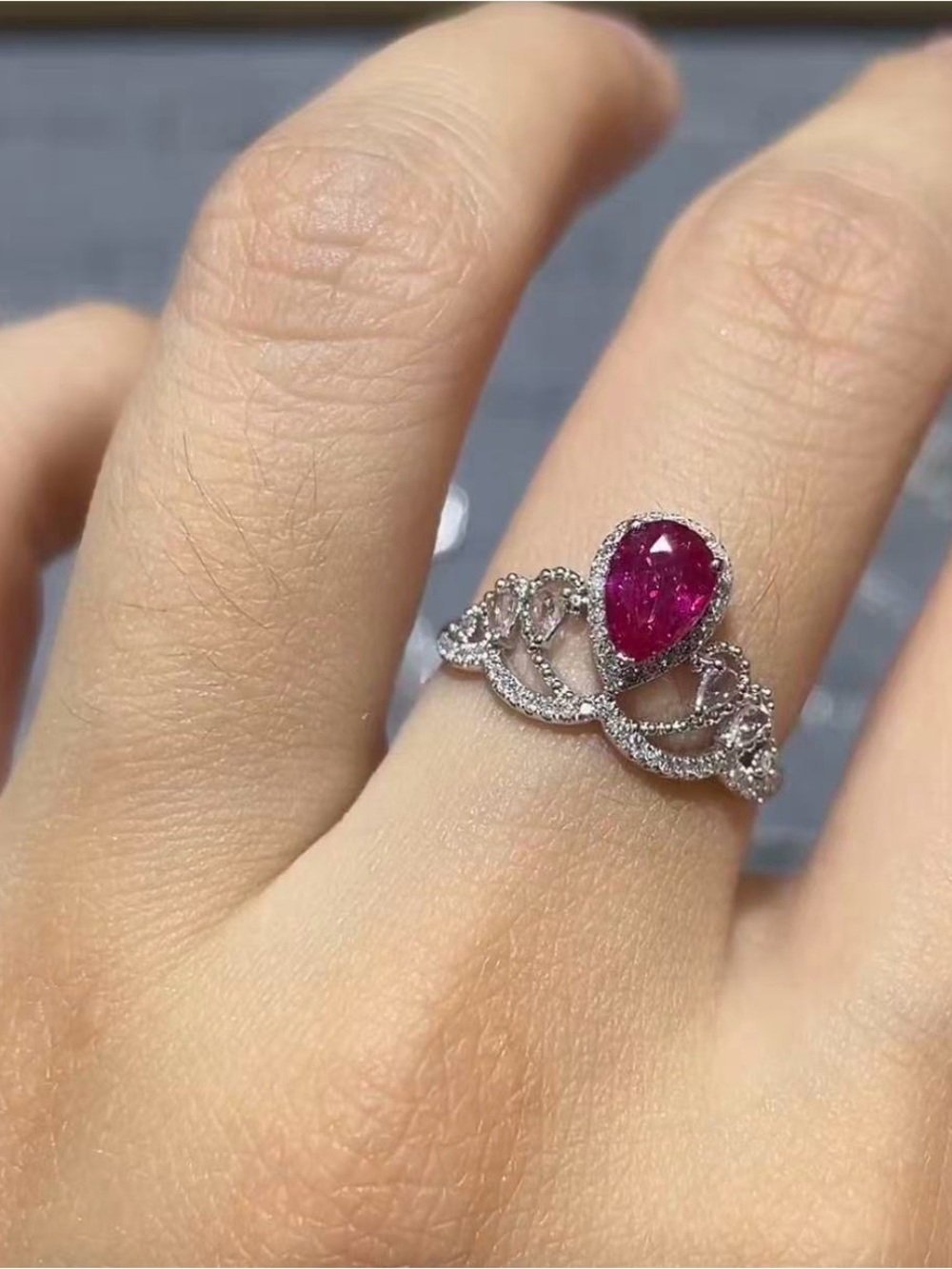 Pigeon red natural ruby gem 18K white gold ring